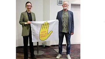 Gelbe Hand bei Deutsche-Post-Aktion in München